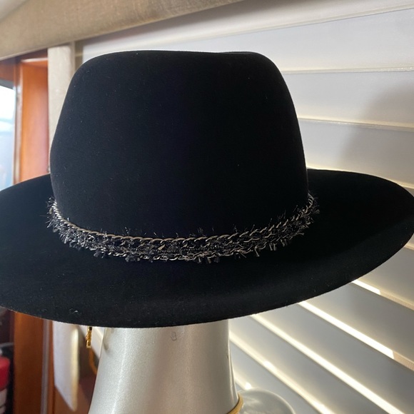 ❌DO NOT BUY-ON HOLD Chanel Logo Chain Fedora - Picture 4 of 9